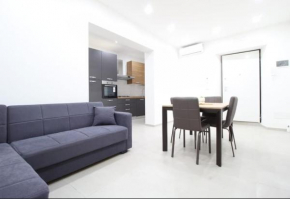 Elmi House, Catania